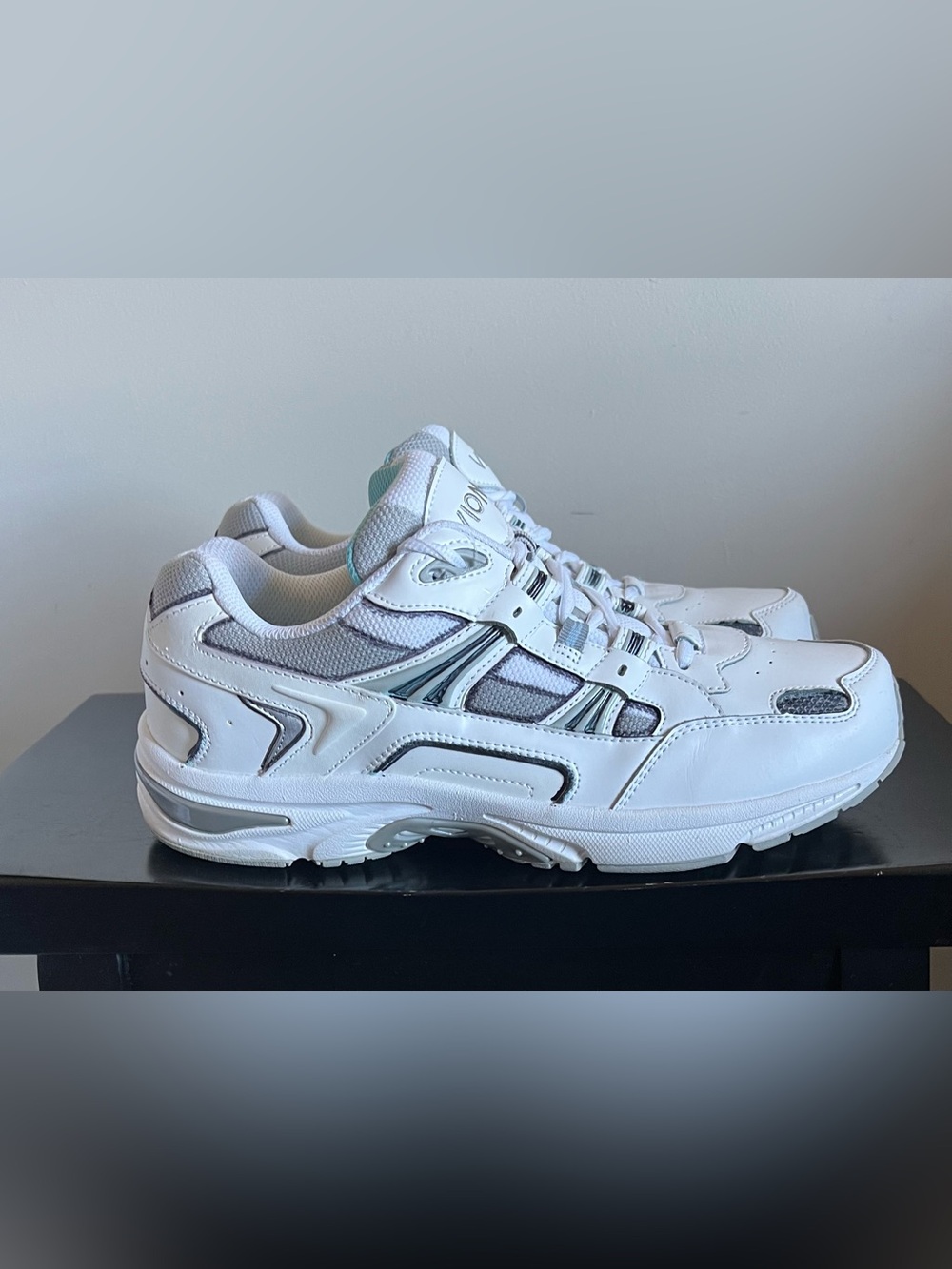 Vionic 23Walk Classic Walker White orthopedic arch support shoes women size 11